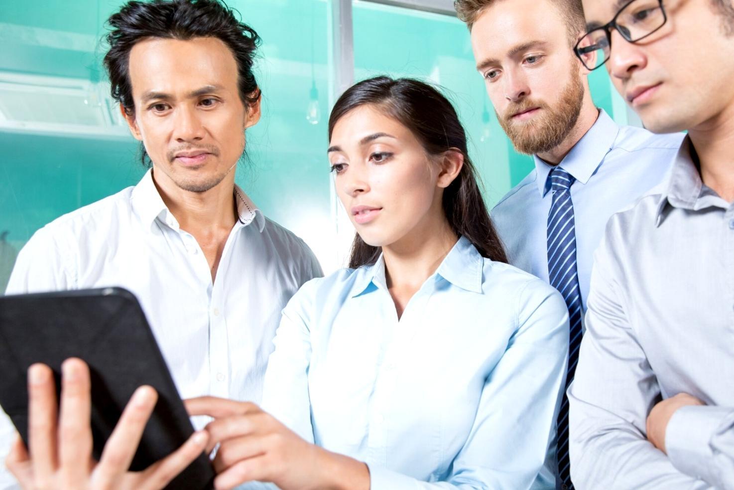 Professionelle Finanzberatung im modernen Büro